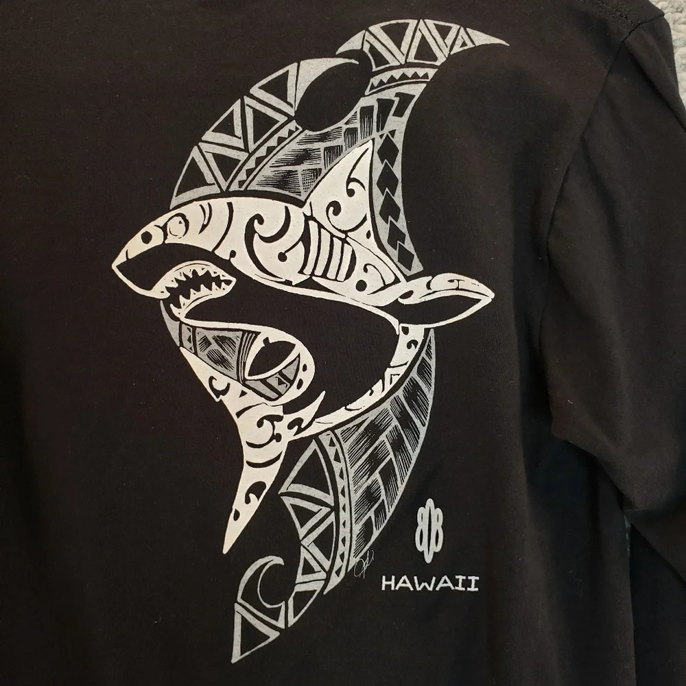 808 Clothing Co. Hawaii Black 100% cotton Shark & waves Graphic Tee Shirt Sz S - Picture 8 of 13